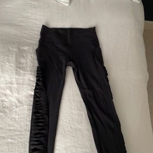 Athleta leggings with side pockets and detail